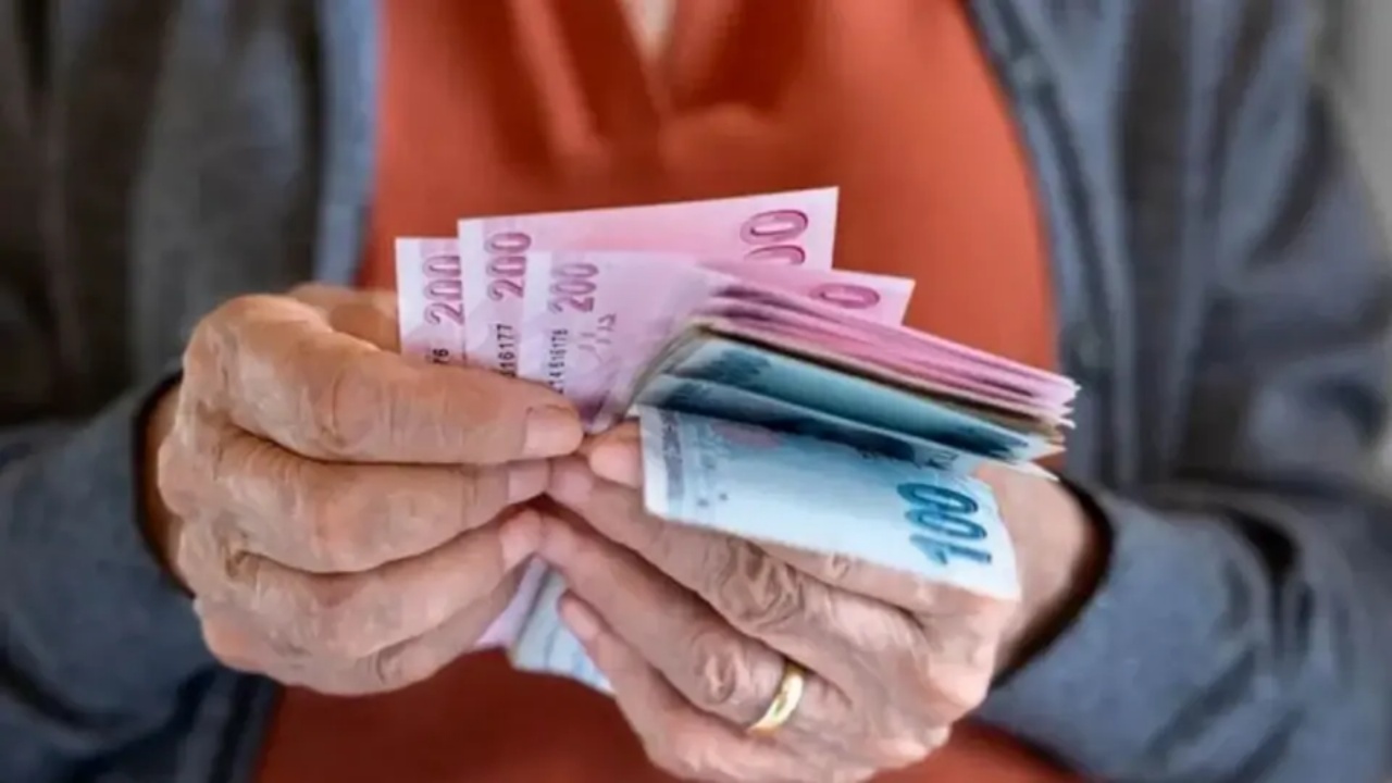 Emekliye 100 Bin TL Piyangosu! Bankaların Mart Ayı Yarışında Rakamlar Havada Uçuşuyor